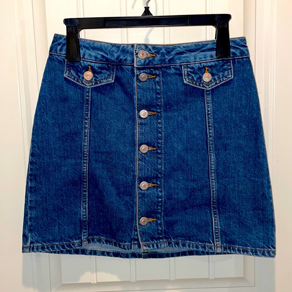 TOPSHOP 4 Denim Jean Skirt 5 Embossed Closure Buttons 2 on usable front pockets